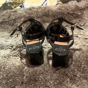 PATENT LEATHER FISHERMAN SANDAL